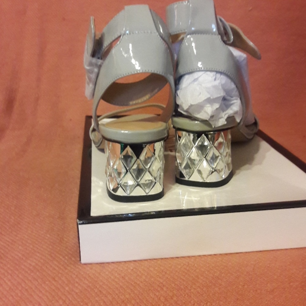 Shoes - Picture 3 of 4